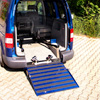 VW Caddy mit Bodenwanne, kurzer Alu-Rampe und Heckabsenkung